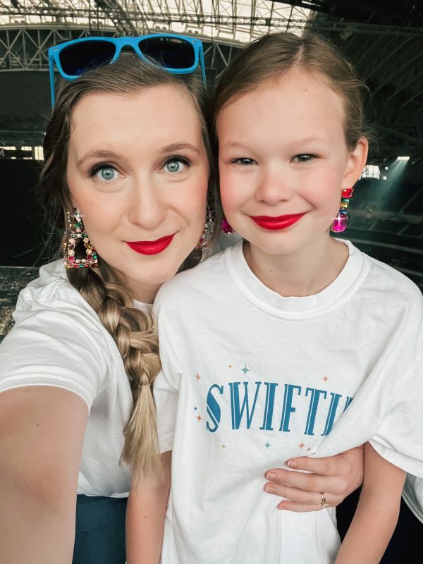 Greta & Zoey See Taylor Swift